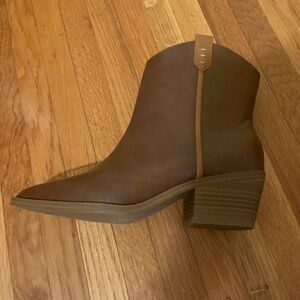 Cute Fall Brown Boots Size 7 Cat and Jack Never Worn